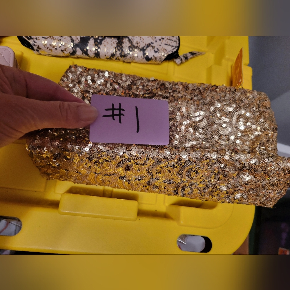 Victoria’s Secret gold sequin cosmetic bag - Picture 10 of 10